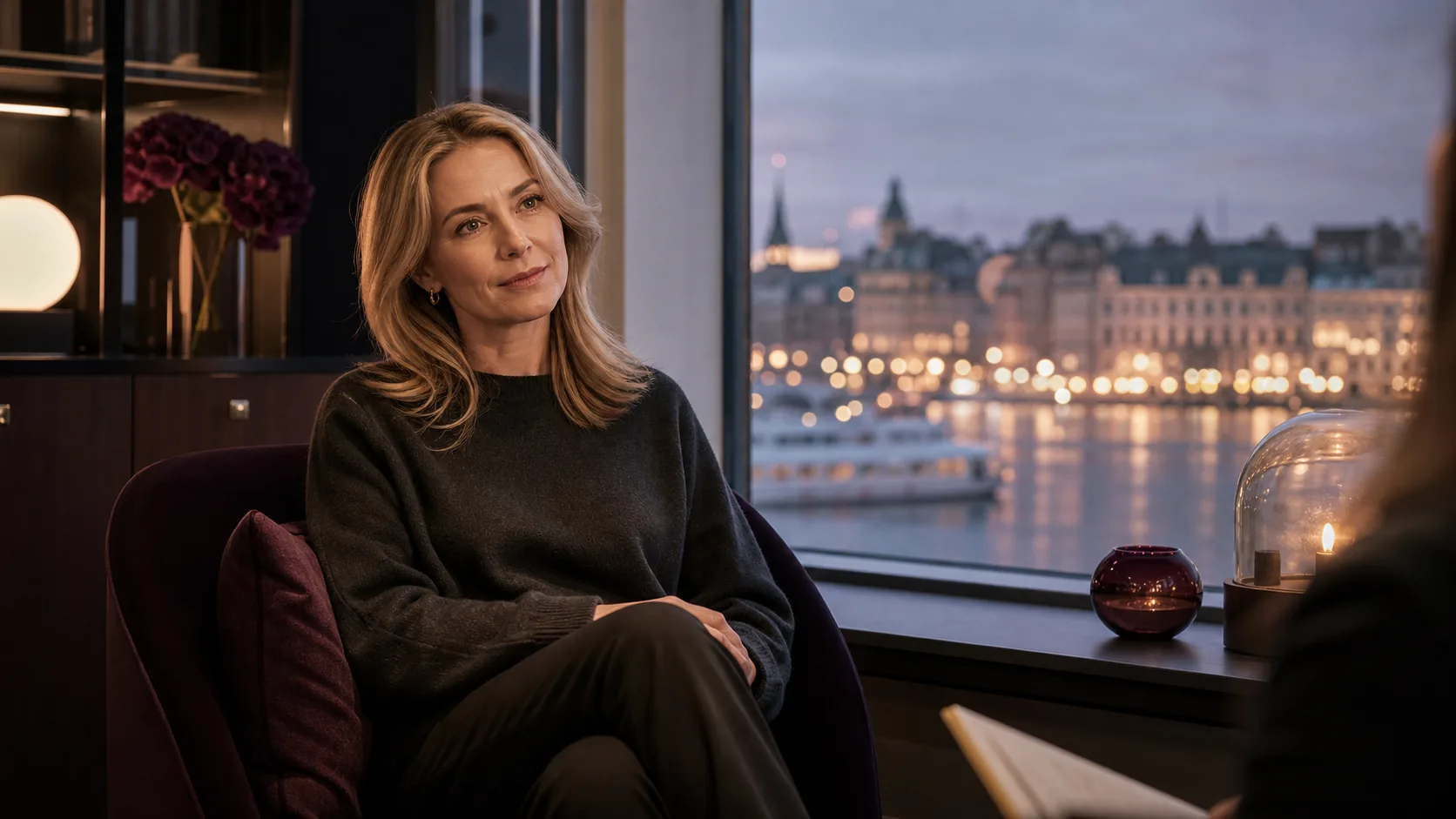 Konstnärlig Stockholmsbild om första konsultation inför botox med lugnt samtal och eftertanke.